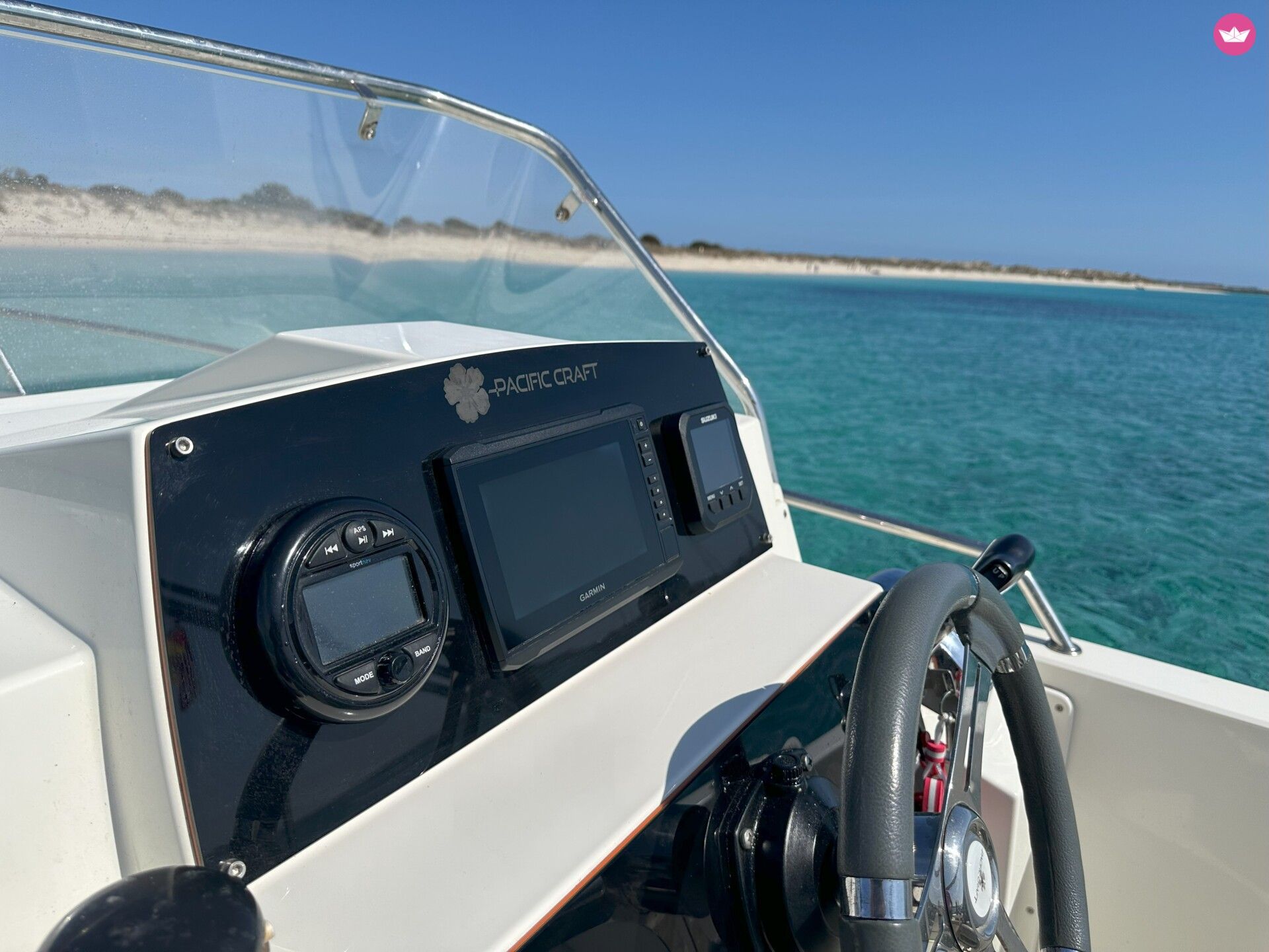 Garmin screen and wheel on Buena Proa