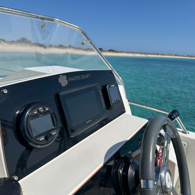 Detalle del timón Detalle del timón y elementos de apoyo a la navegación